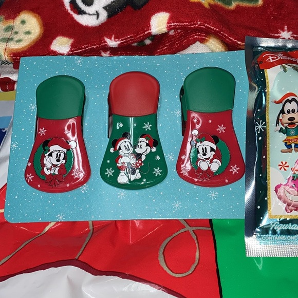 Disney Holiday Baking Spirits Bright Plate, hand towels and more - Picture 3 of 5